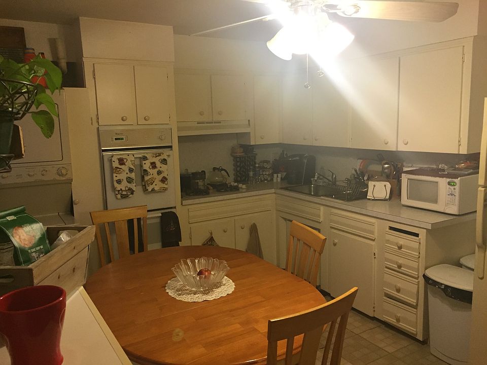 Kitchen with washer/dryer