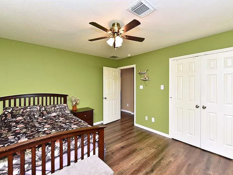22121 Atwater Canyon Ln — Photo 18