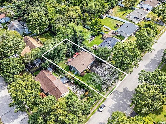 2nd image of 27 Split Cedar Drive