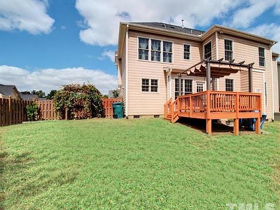 3rd image of 1409 Hemlock Hill Dr