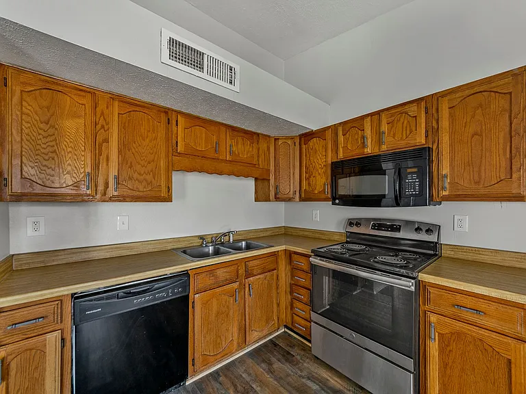 4716 Rose Of Sharon Ln — Photo 14