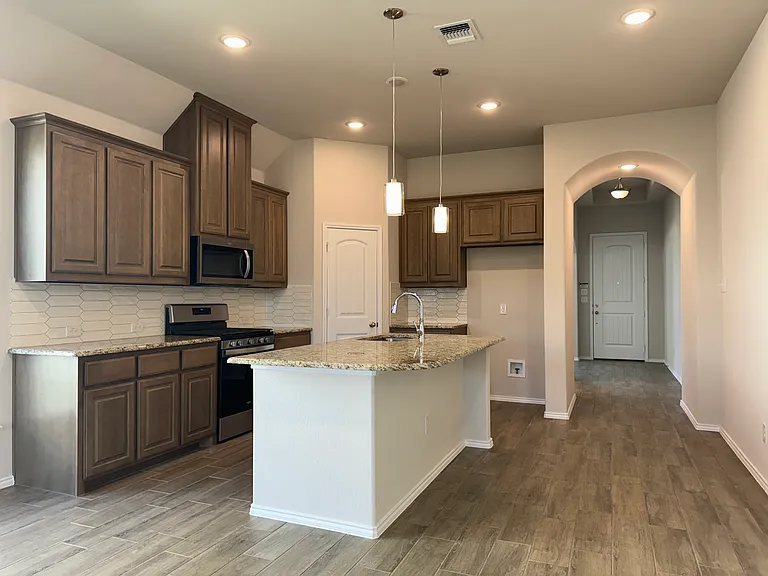 347 Freestall Dr — Photo 3