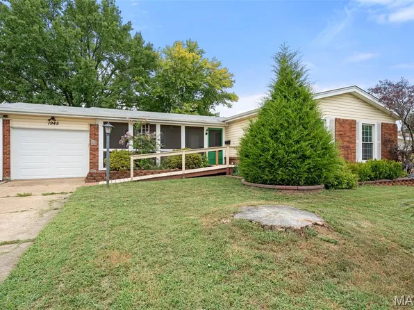 1945 Pohlman Rd, Florissant, MO 63033