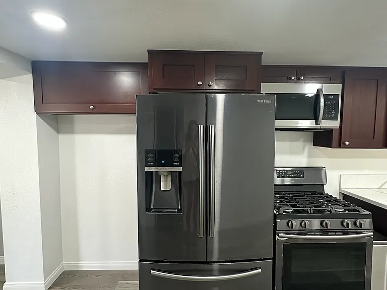 2339 Van Ness Ave #B — Photo 11