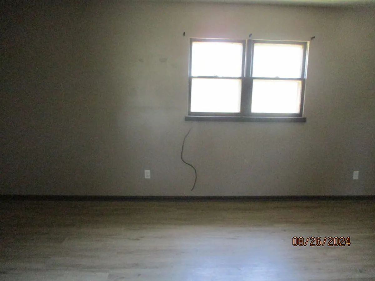 Building Photo - 516 SE 6th St #2