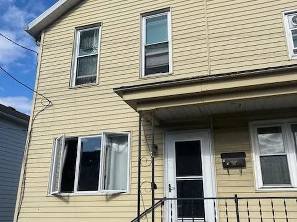 405 E Lawton St, Saint Clair, PA 17970