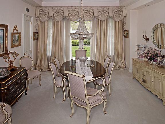 Formal dining room