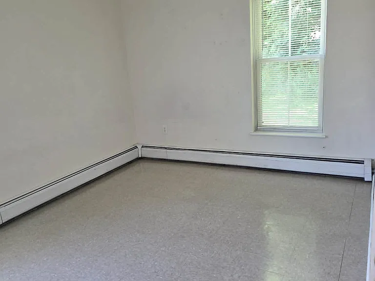 18 Main St #10 — Photo 6