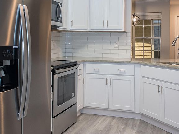 5th image of 900 Ironwood Dr Unit 915