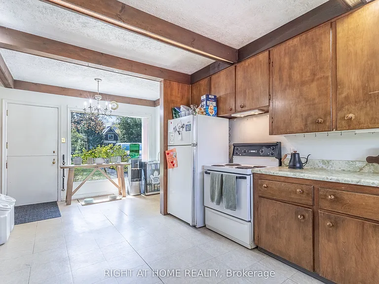 67 Saint Margarets Rd — Photo 10