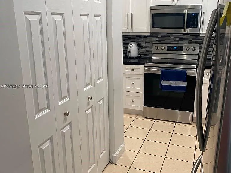 2529 NE 41st Ter #1 — Photo 11