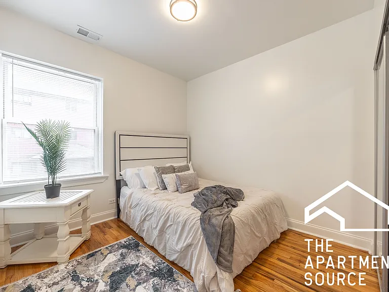 3849 W Ainslie St #1 — Photo 13
