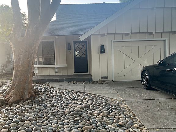 5th image of 18381 Carriage Dr #18381