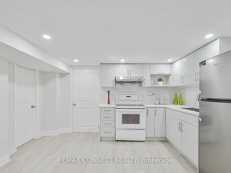 55 Taysham Cres — Photo 4