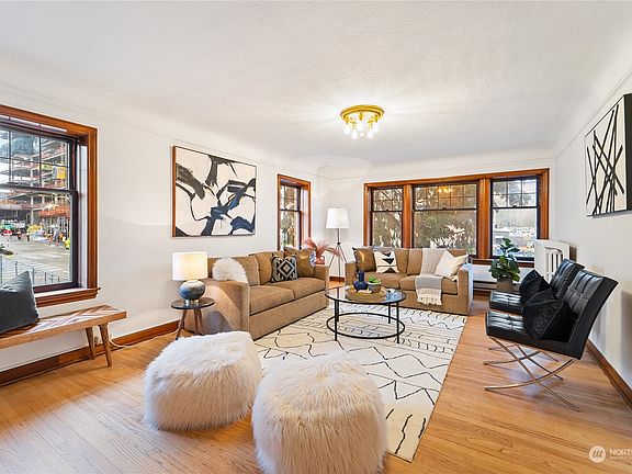 3rd image of 4235 Brooklyn Avenue NE #305