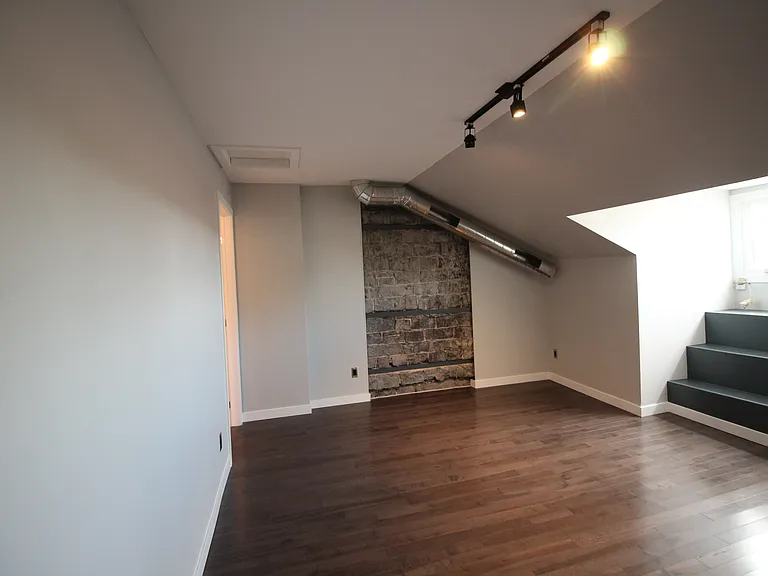 183 Princess St — Photo 16