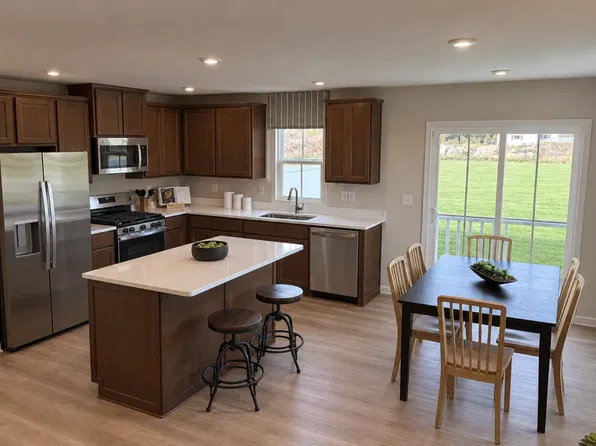 6135 Leonardo Run, Ontario, NY 14519