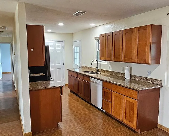 2918 N Fairway Dr — Photo 3