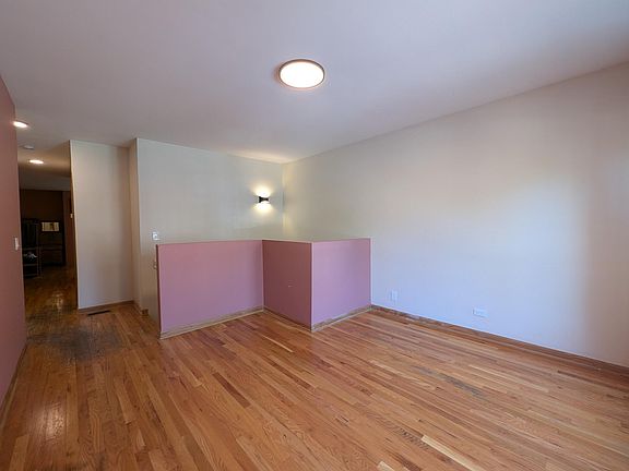 5th image of 2611 W Argyle St #2