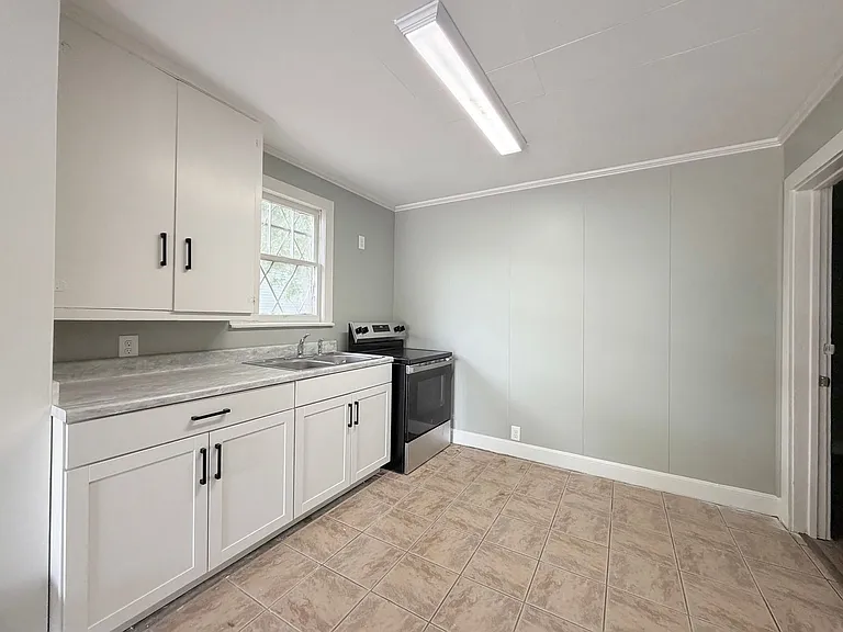526 1/2 Evangeline Dr — Photo 4