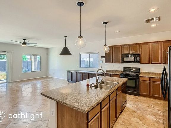 3rd image of 1200 W Desert Hollow Dr