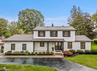 2784 Aldgate Dr, Bloomfield Hills, MI 48304