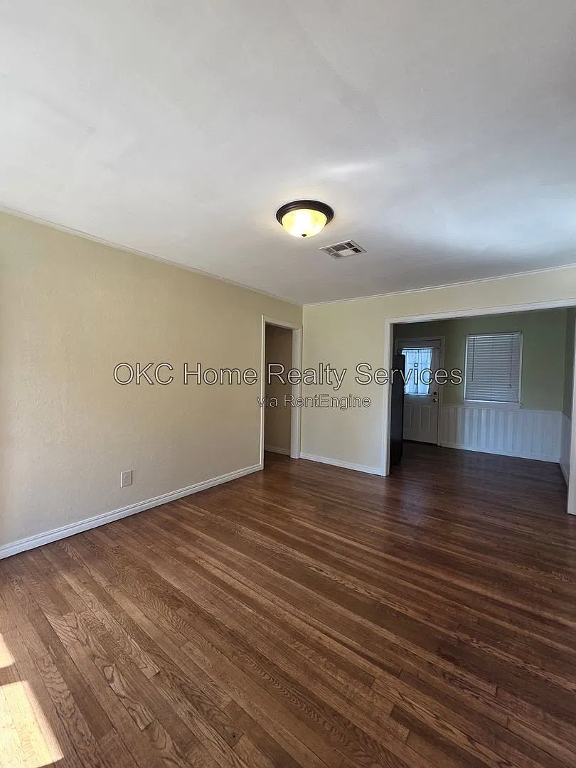 3 bed, 1.0 bath, 1200 sqft, $1,150 — Photo 3