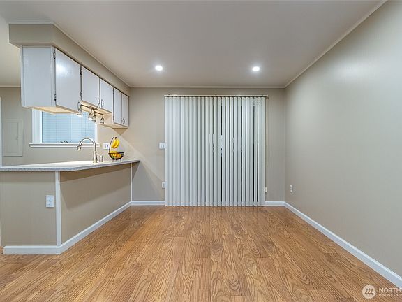 4th image of 446 Holly Street