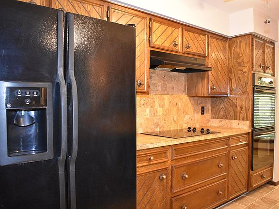 5th image of 2929 Oak Forest Dr