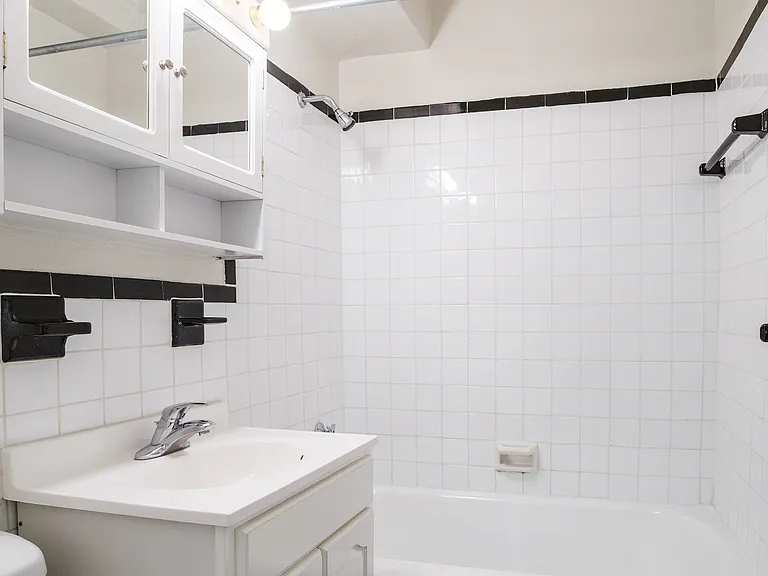 300 E 46th St #19E — Photo 5
