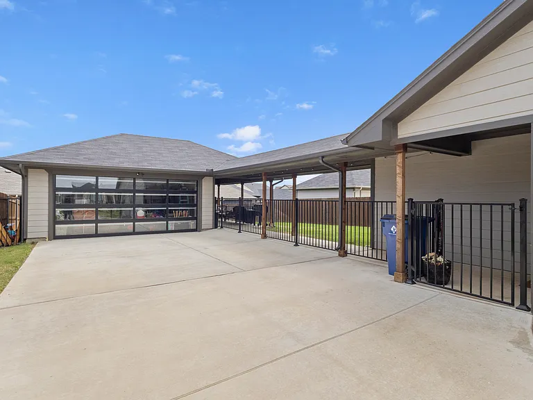 616 Charlotte Ln — Photo 24