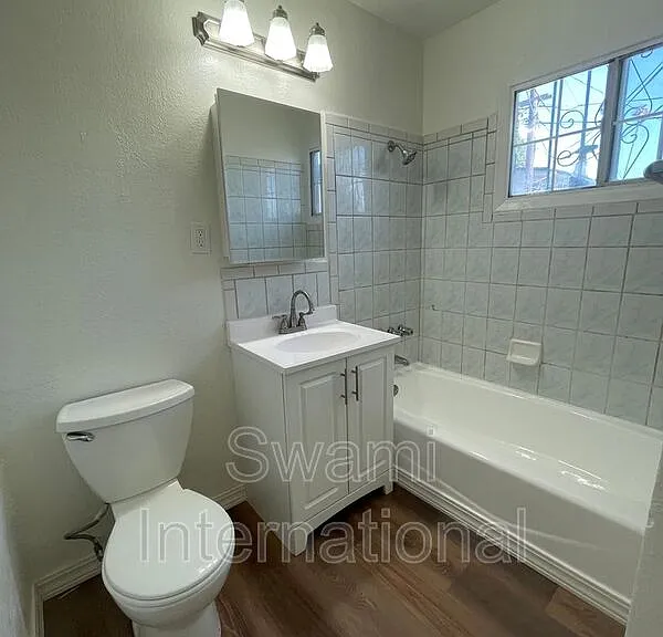 724 W 80th St — Photo 14