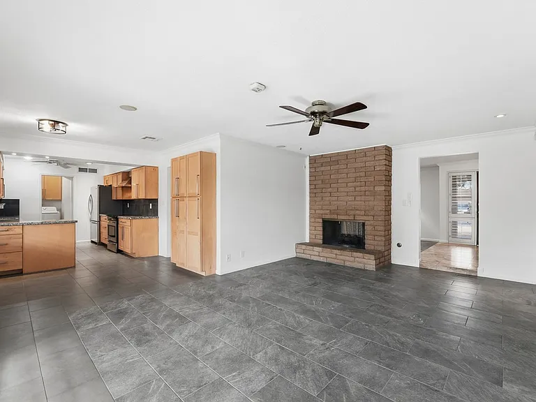 2051 E Hermosa Dr — Photo 14
