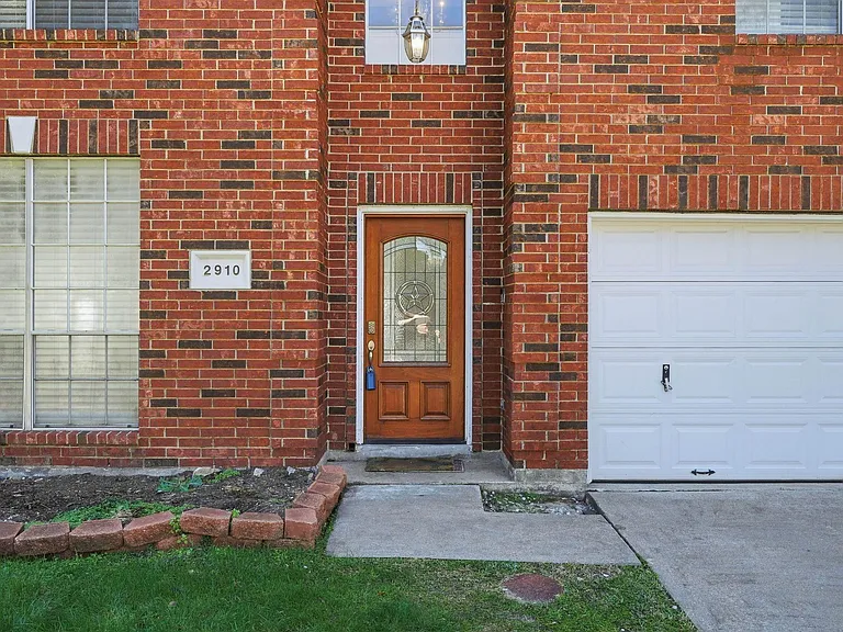 2910 Cocona Ln — Photo 3
