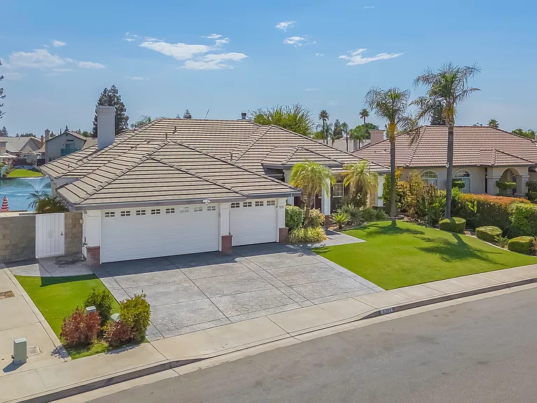 8301 Waterfield Dr — Photo 2