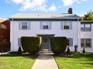 6951 N Ridge Blvd, Chicago, IL 60645