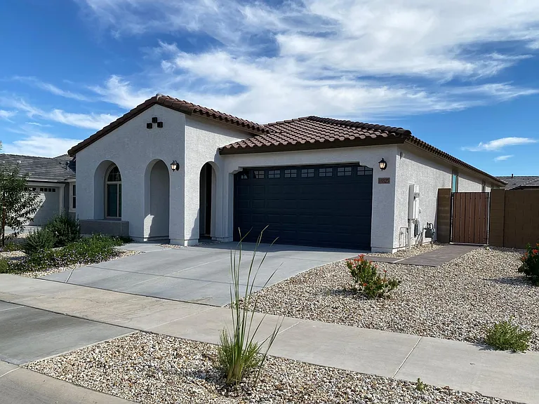 18825 W Canterbury Dr — Photo 1
