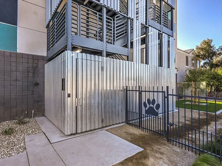 627 S 10th St — Photo 3