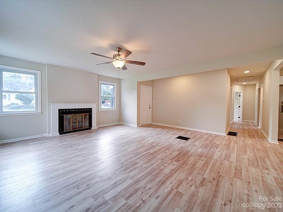 4th image of 901 W Mauney Ave