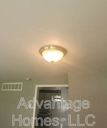 4th image of 6001-6003 W Richards Dr
