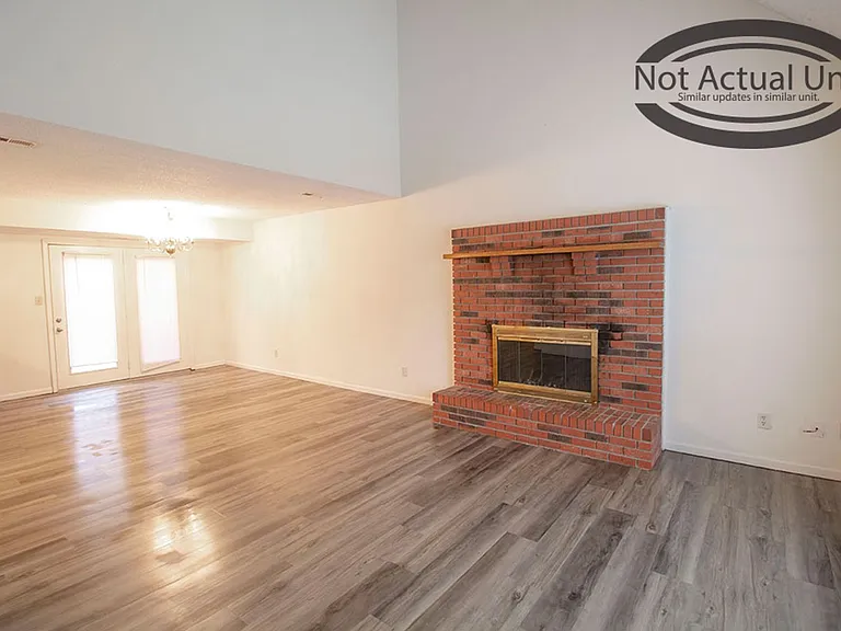 1904 Mirtle Grove Ct — Photo 2