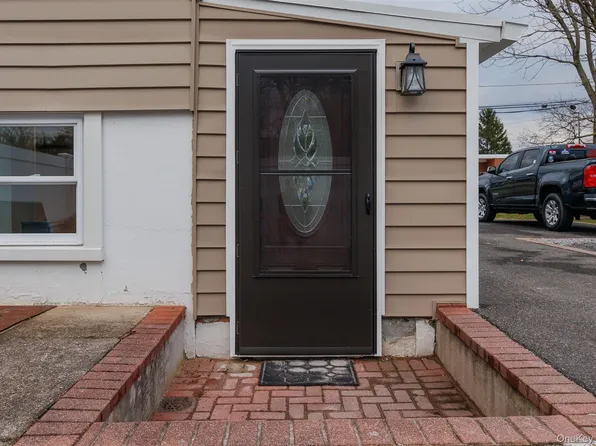 108 Ralph Ave, Babylon, NY 11702