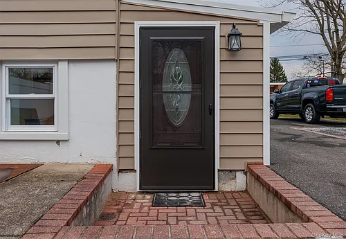 108 Ralph Ave Photo 1