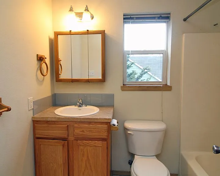 812 N Dekum St — Photo 19