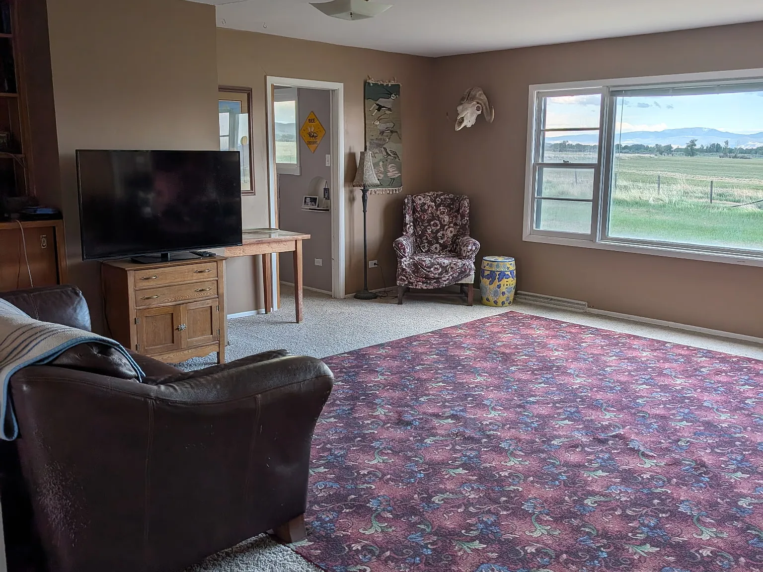 6 bed, 4400 sqft, $2,000 — Photo 2