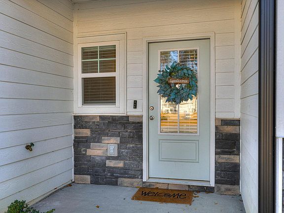 4th image of 1009 Linsmore Avenue