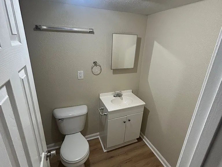 2912 E Linwood Blvd #3E — Photo 7