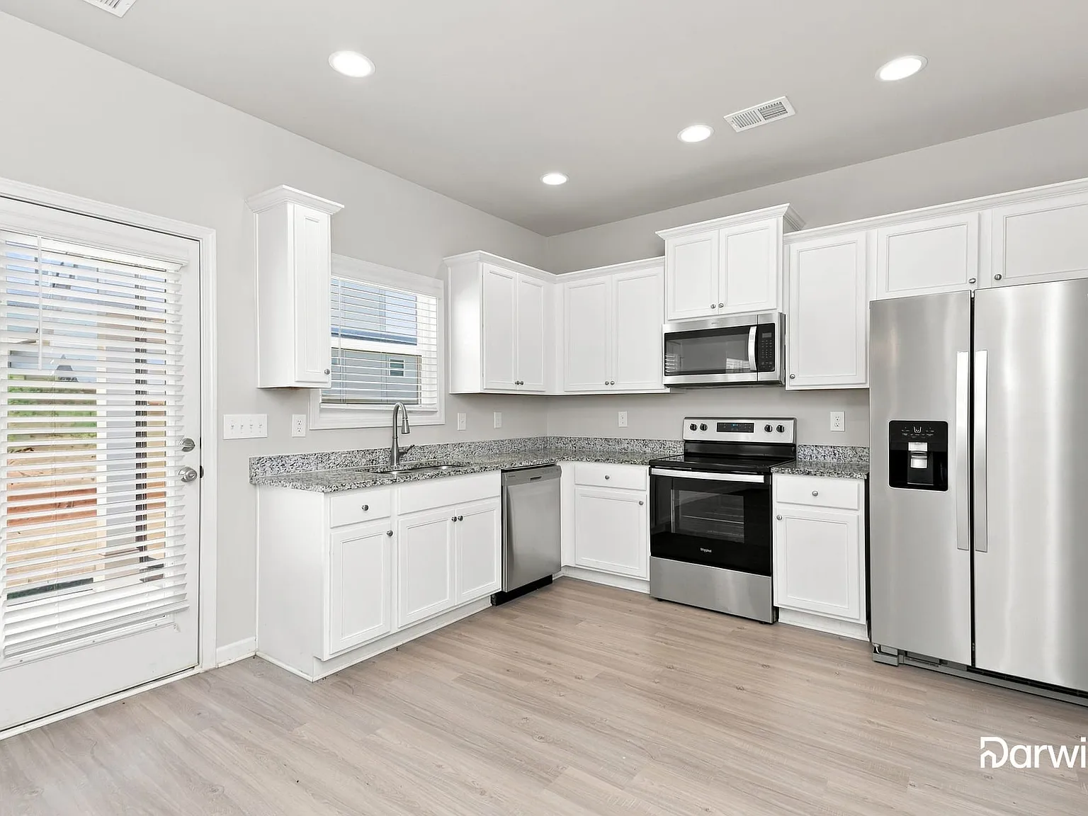 4 bed, 2.0 bath, 1720 sqft, $1,705 — Photo 2