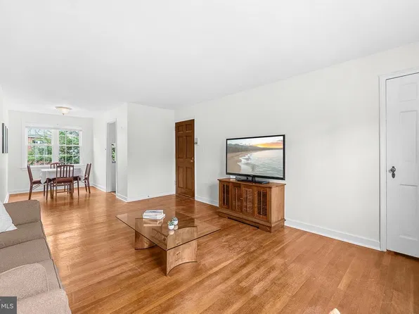 211 E Glebe Rd #Apt B, Alexandria, VA 22305