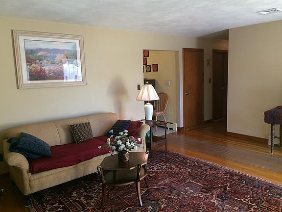 5th image of 218 Hill St